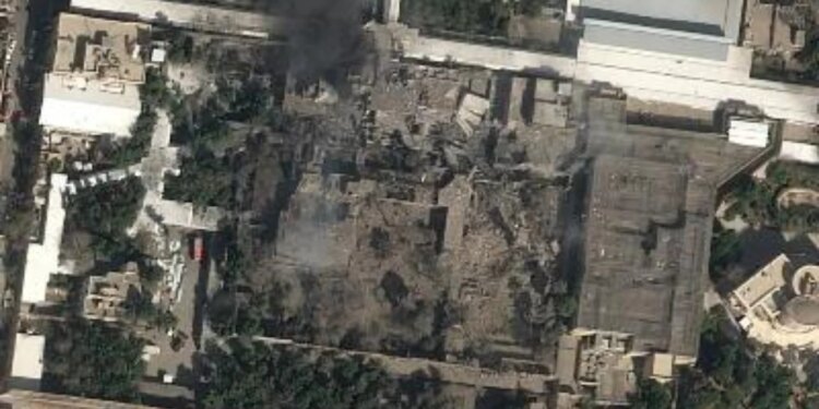 Sulmet e fuqishme të Shteteve të Bashkuara dhe Izraelit në Teheran targetojnë gjithashtu kompleksin e liderit të vrarë Ali Khamenei.