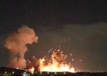 Sulmet ndaj Iranit vazhdojnë: Shpërthim në depot e armëve, Hegseth konfirmon goditjen nga avionët amerikanë.
