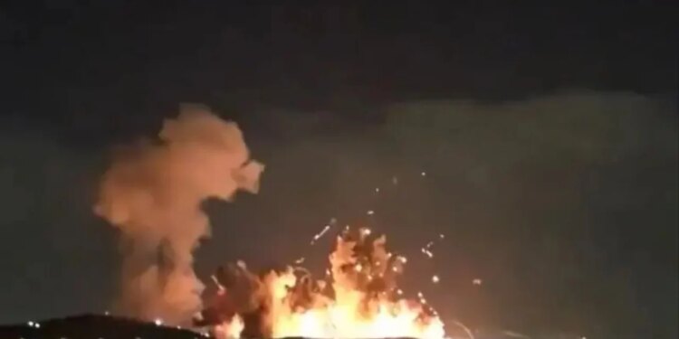 Sulmet ndaj Iranit vazhdojnë: Shpërthim në depot e armëve, Hegseth konfirmon goditjen nga avionët amerikanë.