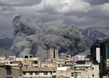 Sulmet në Iran vazhdojnë, while forcat izraelite kanë rrëzuar aeroplanin e parë iranian mbi Teheran.
