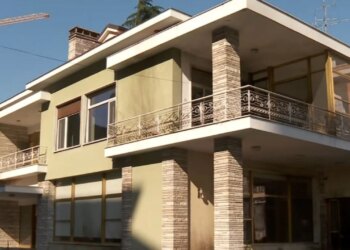 Sulmi ndaj ish-rezidencës së diktatorit Hoxha/ Çfarë ka mbetur një ditë pas hedhjes së Molotovëve, anullohen aktivitetet kulturore.