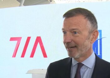 TIA drejt qëllimit “net zero”/ Marrëveshje për energji diellore, aeroporti planifikon të arrijë emetime zero deri në vitin 2030.