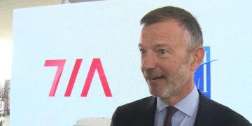 TIA drejt qëllimit “net zero”/ Marrëveshje për energji diellore, aeroporti planifikon të arrijë emetime zero deri në vitin 2030.