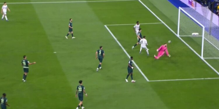 Takimi në “Bernabeu”: Valverde, uruguajani, shkëlqen me tripletën ndaj Man. City (Video)