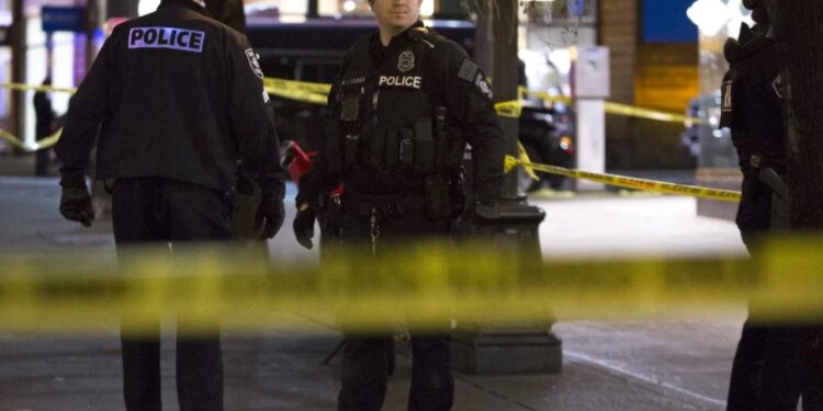 Të shtëna me armë në Universitetin e Virxhinias, dy të lënduar, policia vret autorin.