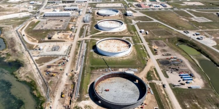 Tensionet në Lindjen e Mesme: Arsyet pse çlirimi i rezervave të naftës nuk ka sjellë ulje të çmimeve.