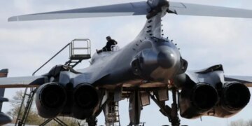 Tensionet në rritje me Iranin: Britania nis të vlerësojë opsionet për sigurinë në Ngushticën e Hormuzit.