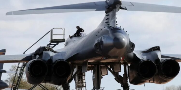 Tensionet në rritje me Iranin: Britania nis të vlerësojë opsionet për sigurinë në Ngushticën e Hormuzit.