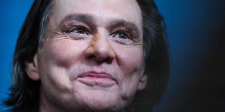 Thashethemet dhe teoritë rreth Jim Carrey që morën një jehonë të madhe në internet, fanellat spekulonin se aktori nuk ishte ai vetë në paraqitjen e tij të fundit; ylli i Hollivudit ndan reagimin e tij.