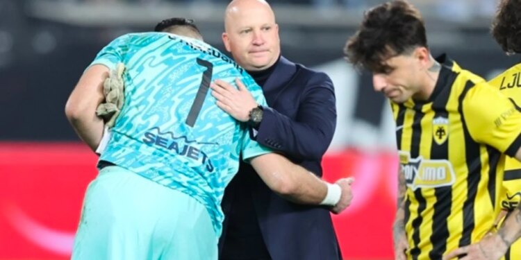 Tifozët e AEK-ut të Strakoshës dhe Pilos mbështesin shqiptarët: Grekët janë ndër më të varfrit në Europë, pse e shani shqiptarët…