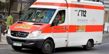 Tragedi në Gjermani: Kamioni dërgon për vdekje një grua shqiptare 29-vjeçare dhe djalin e saj 3-vjeçar pasi del nga rruga.