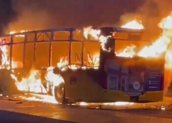 Tragjedia në Zvicër: Një autobus shpërthen në flakë në mes të rrugës, 6 të vdekur dhe 5 të lënduar.