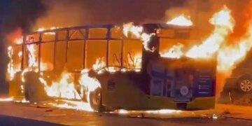 Tragjedia në Zvicër: Një autobus shpërthen në flakë në mes të rrugës, 6 të vdekur dhe 5 të lënduar.