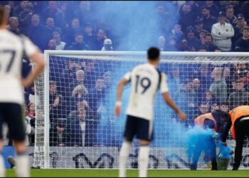Tre tifozë u dokumentuan duke bërë përshëndetje naziste gjatë ndeshjes me Eintracht, UEFA gjobit Tottenham.