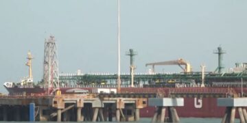 Tregjet përjetojnë luhatje për shkak të konfliktit me Iranin; bursat bien dhe çmimi i naftës qëndron mbi 100 dollarë, përballë mesazheve të paqarta nga Trump.