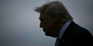 Trump paralajmëron Teheranin: Nëse Ngushtica e Hormuzit nuk hapet brenda 48 orëve, SHBA do të sulmojnë termocentralet iraniane.