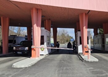 “Turizmi” i karburanteve: Shoferët e mjeteve preferojnë të blejnë naftë në Maqedoninë e Veriut për shkak të çmimit 60 lekë më të ulët