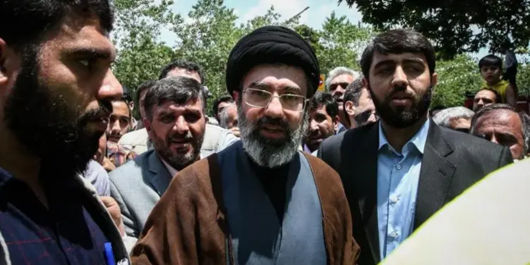 U emërua Udhëheqësi Suprem në Iran; media izraelite raporton se djali i Khameneit është plagosur, por është ende i gjallë.