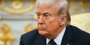 "U goditën të parët" / Sulmi i përbashkët amerikan dhe izraelit ndaj Iranit, Trump nga Zyra Ovale: 'E detyruam' Izraelin të ndërhyjë për shkak të...