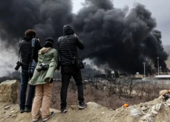 Ushtria izraelite pranon se ka bombarduar disa shtëpi gjatë një operasyoni për të neutralizuar një dron të Hezbollahut.