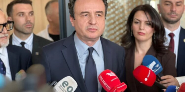 Ushtria serbe kryen stërvitje me helikopterë dhe parashutistë pranë kufirit me Kosovën, Kurti i përgjigjet: Provokime të drejtpërdrejta.