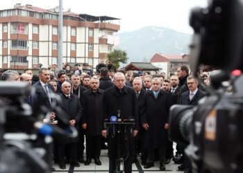 Video: Erdogan refuzon bukën e Bajramit nga një qytetar dhe e merr nga ekipi i tij