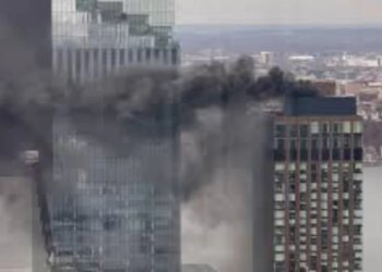 Video/ Ndërtesë në Manhatan përfshihet nga zjarri, evakuohen të gjitha banorët