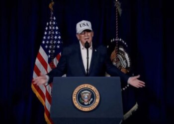 Video në platformat sociale dhe telefonata të papritura, CNN: Si e informoi Trump botën për situatën në Iran.