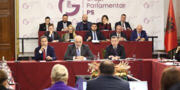 “Vija e kuqe mbetet e pathyeshme për Belinda Ballukun e për të tjerë”, Rama në mbledhjen e grupit të PS: “Nuk është as e mundur e as e lejuar”