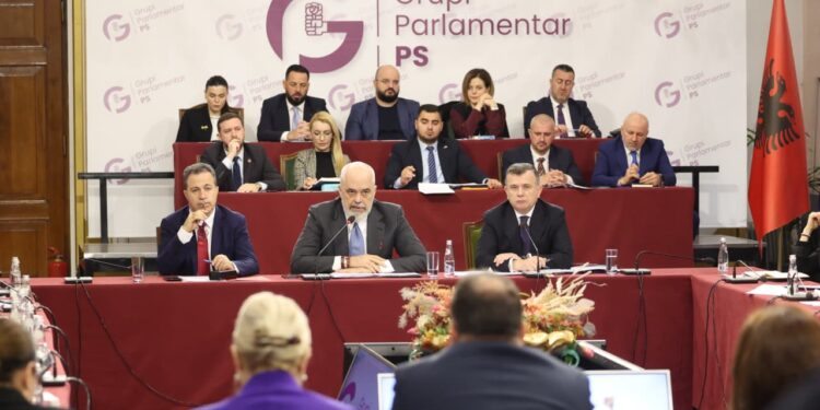 “Vija e kuqe mbetet e pathyeshme për Belinda Ballukun e për të tjerë”, Rama në mbledhjen e grupit të PS: “Nuk është as e mundur e as e lejuar”