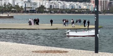 Vlora parashikon një sezon rekord, ndërsa konflikti në Lindjen e Mesme shton fluksin e turistëve drejt Shqipërisë.