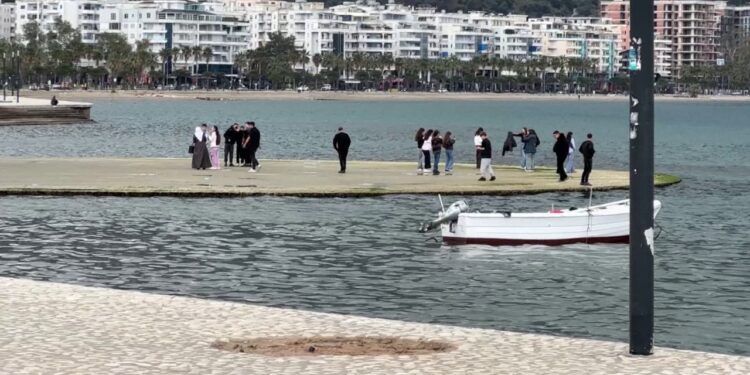 Vlora parashikon një sezon rekord, ndërsa konflikti në Lindjen e Mesme shton fluksin e turistëve drejt Shqipërisë.