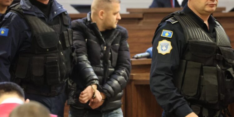 Vrasja e Liridona Ademajt: "Kënaqu tani", publikohet fotografia e tre të akuzuarve në gjykatë, dëshmon kushëriri i Murselit: Më kërkoi të realizoj unë ekzekutimin, i thashë…