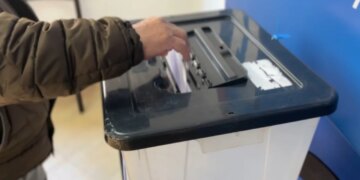 Zgjedhjet për kreun e ri të degës së PD-së në Vlorë, përballje mes ish-deputetes dhe një anëtari të kryesisë.