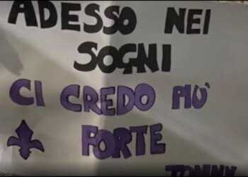 ‘Besimi im në ëndrrat tani është ende më i fortë’/Karta e tifozit të vogël të Fiorentinës, e bllokuar në stadium, merr një ndjesë nga Cremonesi