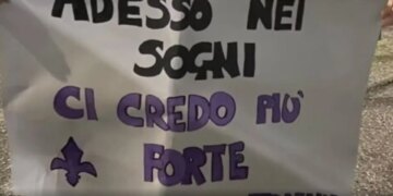 ‘Besimi im në ëndrrat tani është ende më i fortë’/Karta e tifozit të vogël të Fiorentinës, e bllokuar në stadium, merr një ndjesë nga Cremonesi