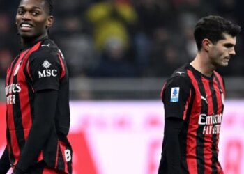 ‘Luan gjithmonë vetëm’/Leao kritikon Pulisic dhe Allegri e mbështet atë