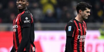 ‘Luan gjithmonë vetëm’/Leao kritikon Pulisic dhe Allegri e mbështet atë