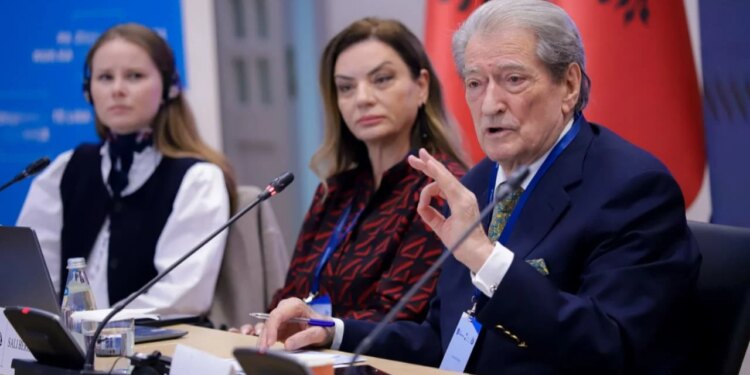 1.1 milion shqiptarë janë larguar, Berisha: Vendi po boshatiset, ka krijuar në Shqipëri dëshpërim