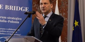 1.2 milionë viktima, ministri i jashtëm polak: Rusëve u është shteruar fuqia; gjeneralët nuk ia thonë Putinit