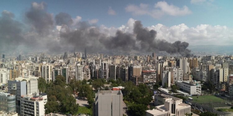 19:36

SHBA dhe Irani: Katër çështje që pengojnë paqen në Lindjen e Mesme, nga Hormuzi te armët bërthamore

Katër faktorë janë thelbësorë për stabilitetin e armëpushimit mes SHBA-së dhe Iranit: situata në Liban, ri hapja e Ngushticës së Hormuzit, siguria e trafikut detar dhe programi bërthamor iranian.