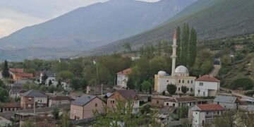 27 vjet nga eksodi i shqiptarëve të Kosovës, Kukësi ofron shpresë për 800 mijë të dëbuar