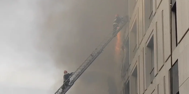 7 të asfiksuar nga zjarri, dërgohen në urgjencën e QSUT