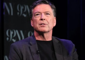 “86 47″/ Ish-drejtori i FBI-së dorëzohet te autoritete pas akuzave për postim kërcënues ndaj Trump