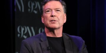 “86 47″/ Ish-drejtori i FBI-së dorëzohet te autoritete pas akuzave për postim kërcënues ndaj Trump