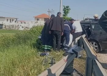 Aksident i trefishtë në aksin Rrogozhinë–Lushnjë; drejtuesi i njërit prej mjeteve mbetet i bllokuar
