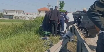 Aksident i trefishtë në aksin Rrogozhinë–Lushnjë; drejtuesi i njërit prej mjeteve mbetet i bllokuar