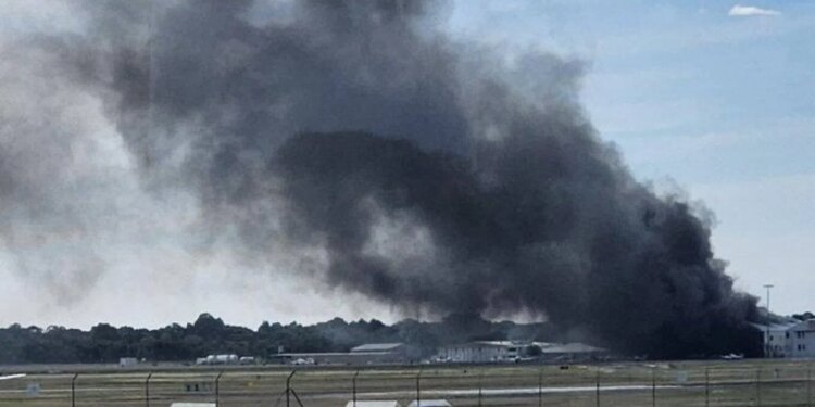 Aksident në Australi: Aeroplan i vogël përplaset në hangarin e aeroportit Adelaide, 2 të vdekur, disa të plagosur