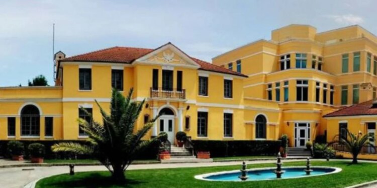 Ambasada Amerikane në Tiranë njofton shtrëngim masash të DASH për vizat: Preken ata që punojnë për kundërshtarët tanë