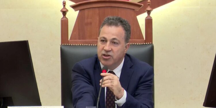 Ambasada e SHBA-së publikon një njoftim: "Thërrisni Këshillin e Sigurisë". Peleshi i reagon Mediut: "Mos e përhapni panikun në publik, keni përvojë si deputet."